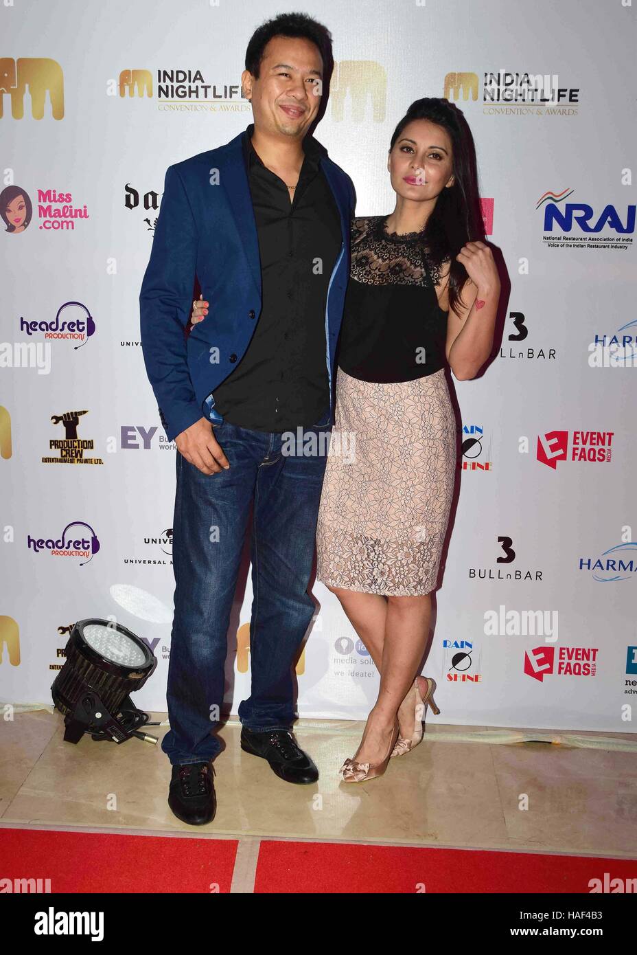Ryan Tham propriétaire de Trilogy night club sa femme acteur de Bollywood Minissha Lamba Inde Mumbai Prix Convention Vie nocturne Banque D'Images