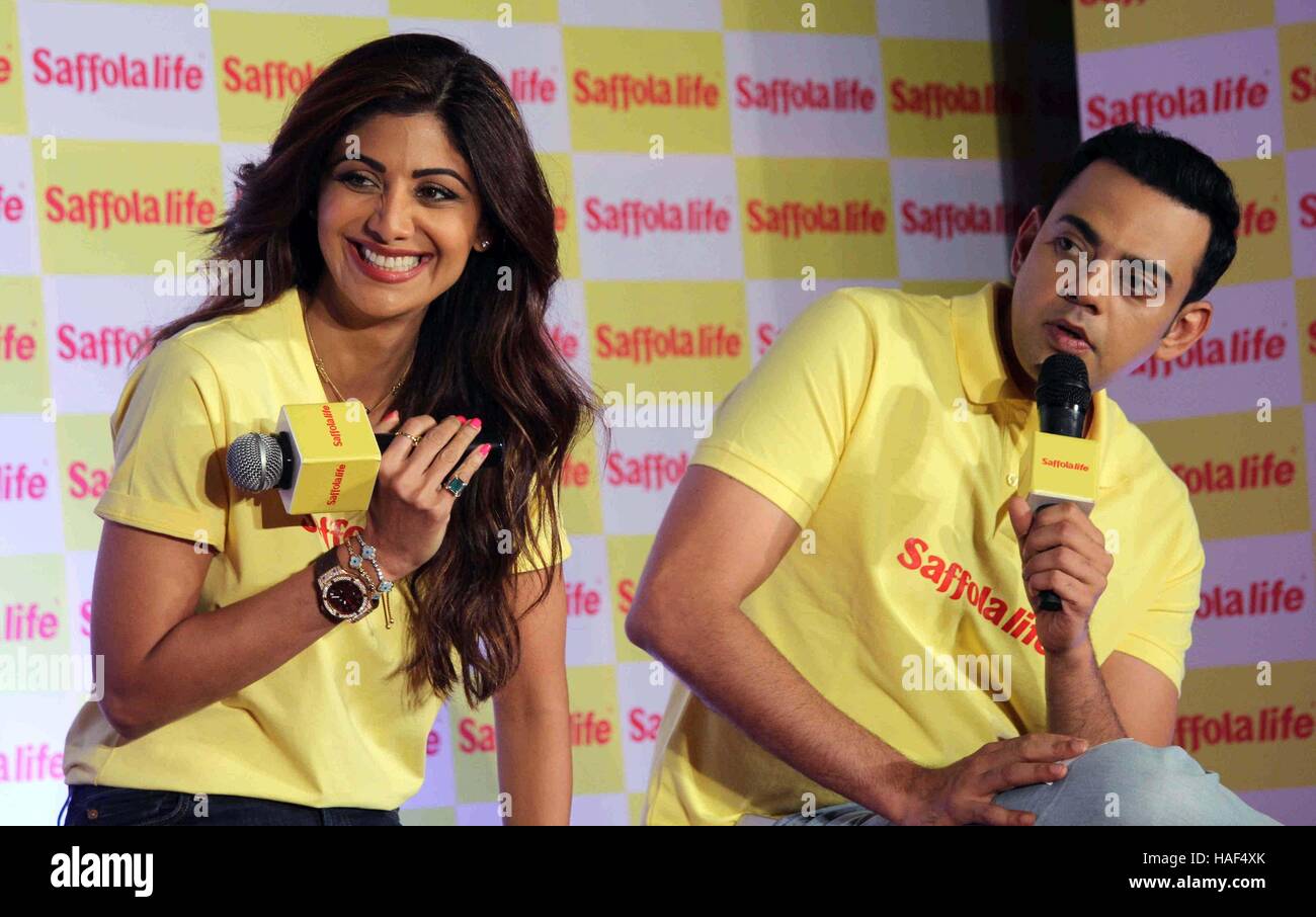 Les acteurs de Bollywood Shilpa Shetty (L) et Cyrus Sahukar durant la Journée mondiale du coeur programme organisé Mumbai Banque D'Images