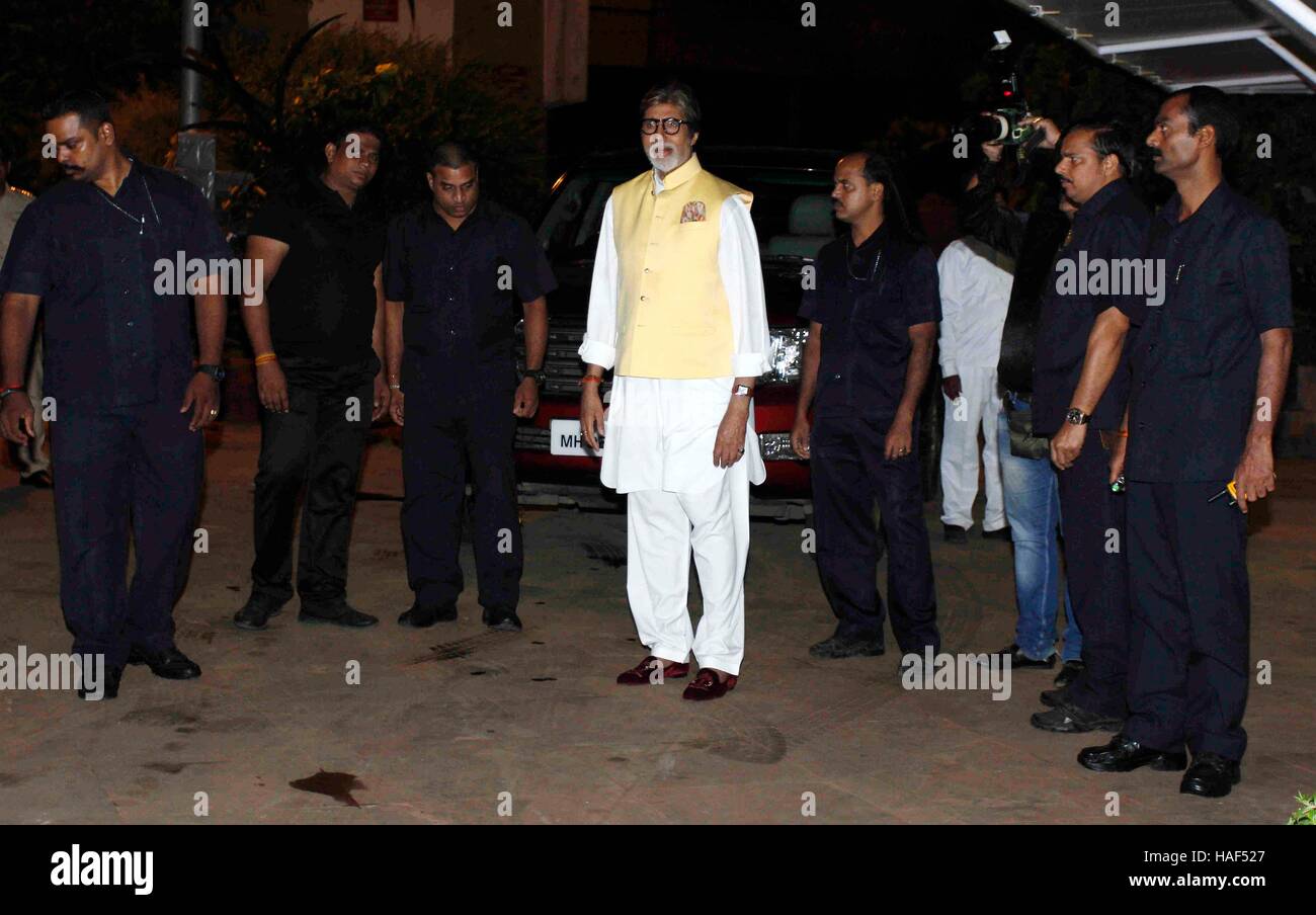 Acteur de Bollywood Amitabh Bachchan au cours de la célébration du 60ème anniversaire de Rima Jain à Mumbai, Inde le 28 septembre 2016. Banque D'Images