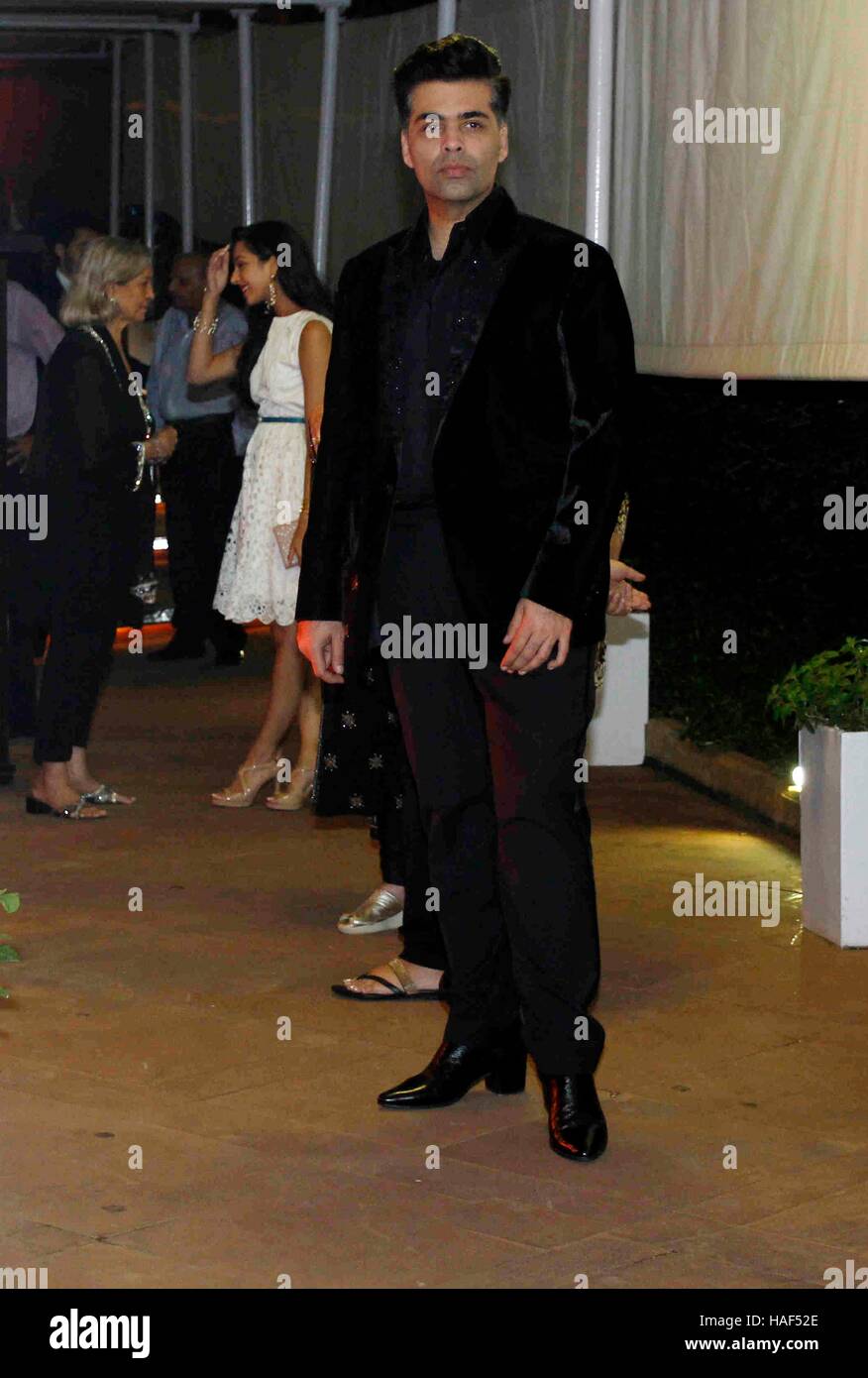 Le réalisateur Karan Johar Bollywood Rima pendant 60 ans Jain célébration dans Mumbai, Inde le 28 septembre 2016. Banque D'Images