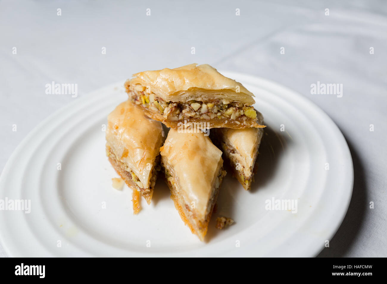 Close-up de Baklava, un dessert à base de pâte feuilletée et noix hachées et du sirop de sucre.C'est un dessert turc populaire Banque D'Images