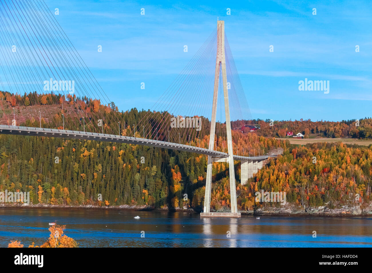 Pont à haubans en Norvège, Skarnsund Bridge Banque D'Images