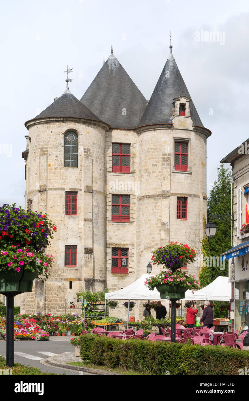 Le donjon du château de Vic-sur-Aisne, Aisne, Hauts-de-France, France, Europe Banque D'Images
