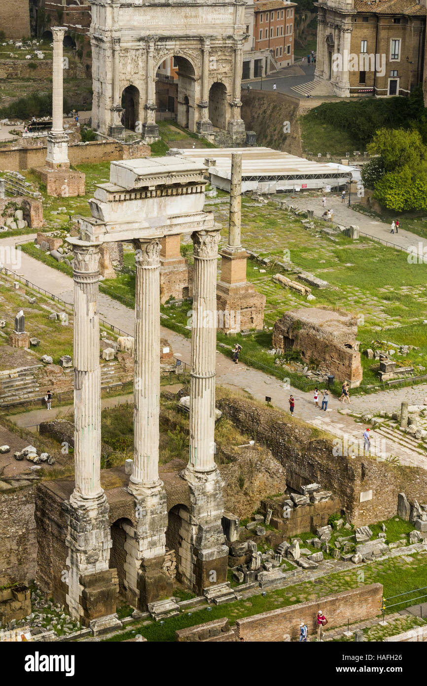 Rome - le 19 septembre 2015 : vue sur le Forum Romain, ruines romaines à Rome, Italie. Banque D'Images
