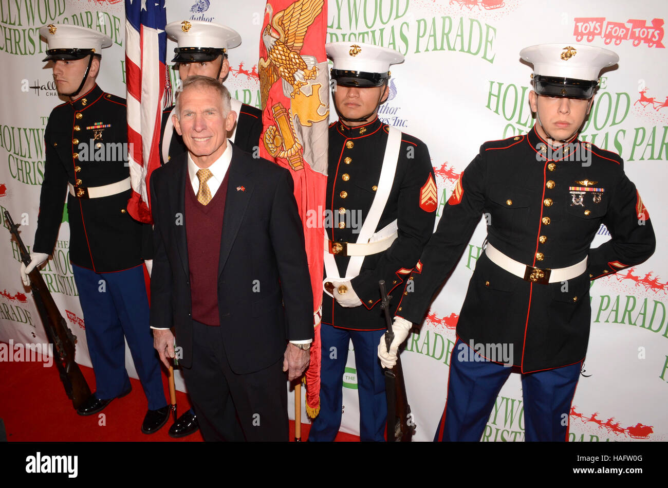 Le lieutenant-général Pete Osman arrive au 85e Congrès annuel de la Parade du Père Noël à Hollywood Hollywood sur Hollywood Boulevard le 27 novembre 2016. Banque D'Images