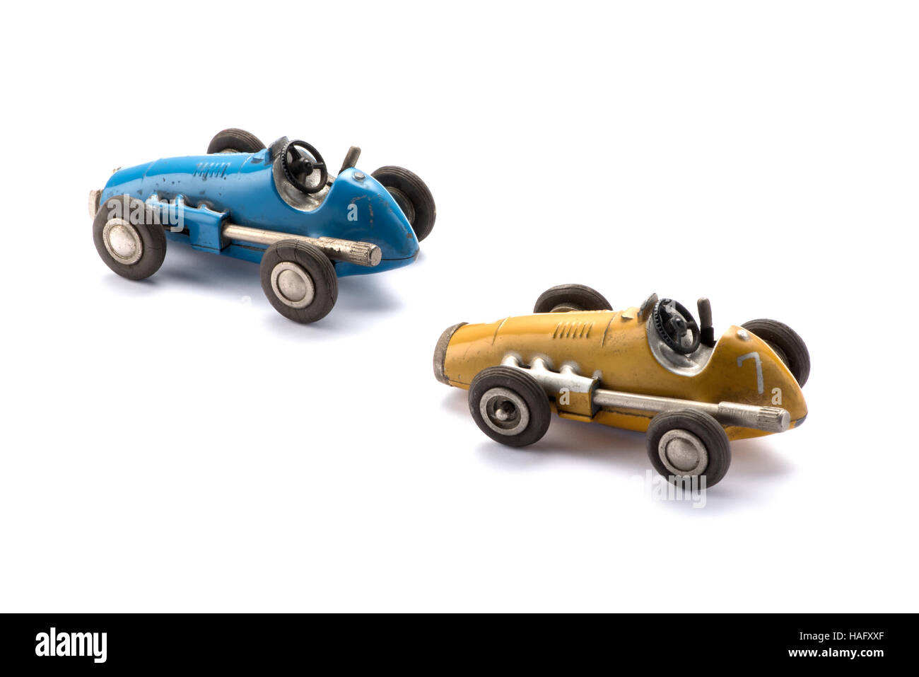 Deux modèle style vintage toy voitures de course en bleu et jaune Banque D'Images