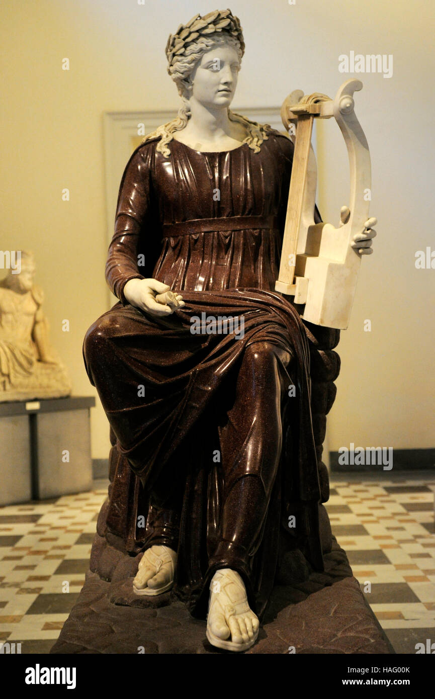 Apollo assis avec lyre, porphyre dans. 2ème ANNONCE de siècle. Musée Archéologique National, Naples. L'Italie. Banque D'Images