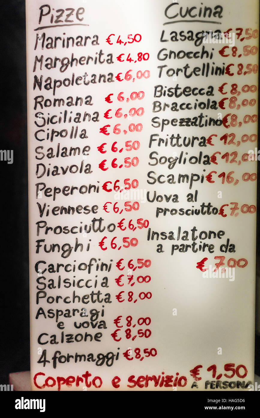 Un menu lumineux à l'extérieur d'un restaurant Pizza à Venise. Banque D'Images
