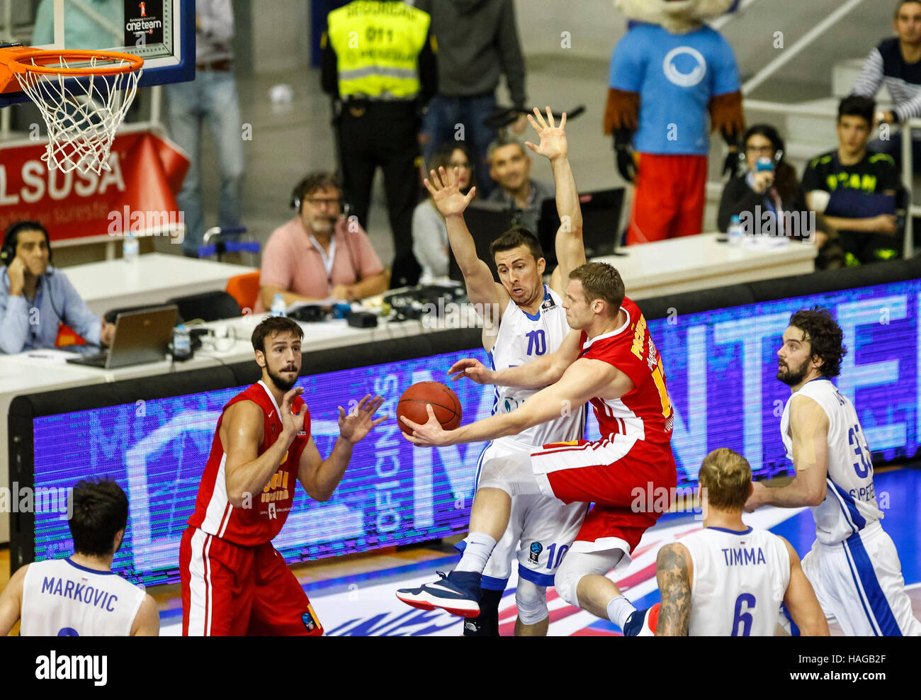 Murcia, Espagne. 30 novembre, 2016. Match de basket entre l'EuroCup CB Murcia Ucam et BC Zenit Saint-Pétersbourg au Palacio de los Deportes en Murcie. Credit : ABEL F. ROS/Alamy Live News Banque D'Images