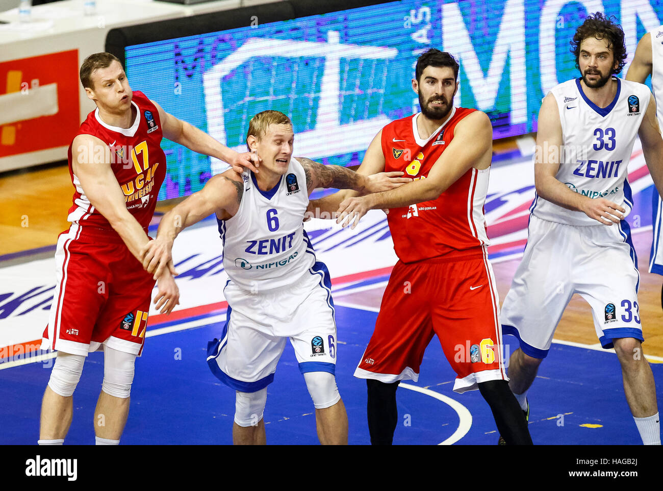 Murcia, Espagne. 30 novembre, 2016. Match de basket entre l'EuroCup CB Murcia Ucam et BC Zenit Saint-Pétersbourg au Palacio de los Deportes en Murcie. Credit : ABEL F. ROS/Alamy Live News Banque D'Images