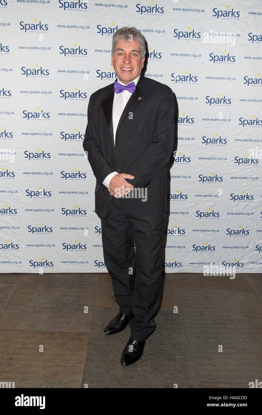 Londres, Royaume-Uni. 30Th Nov, 2016. John Inverdale assiste au bal à l'hiver Sparks Roundhouse de Camden, le 30 novembre 2016 à Londres, au Royaume-Uni. Crédit : Gary Mitchell/Alamy Live News Banque D'Images