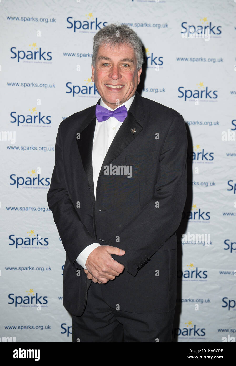 Londres, Royaume-Uni. 30Th Nov, 2016. John Inverdale assiste au bal à l'hiver Sparks Roundhouse de Camden, le 30 novembre 2016 à Londres, au Royaume-Uni. Crédit : Gary Mitchell/Alamy Live News Banque D'Images