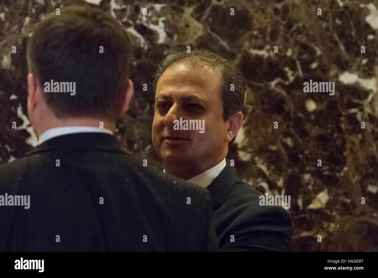 New York, États-Unis. 30Th Nov, 2016. Preet Bahara, Procureur des États-Unis pour le District sud (Cour fédérale) arrive pour une réunion avec le président élu, à l'atout de Donald Trump Tower à New York, NY, USA, le 30 novembre 2016. Credit : Albin Lohr-Jones/Piscine via CNP - AUCUN FIL SERVICE - Photo : Albin/Lohr-Jones États Nouvelles Photos/Albin Lohr-Jones - Piscine via CNP/dpa/Alamy Live News Banque D'Images