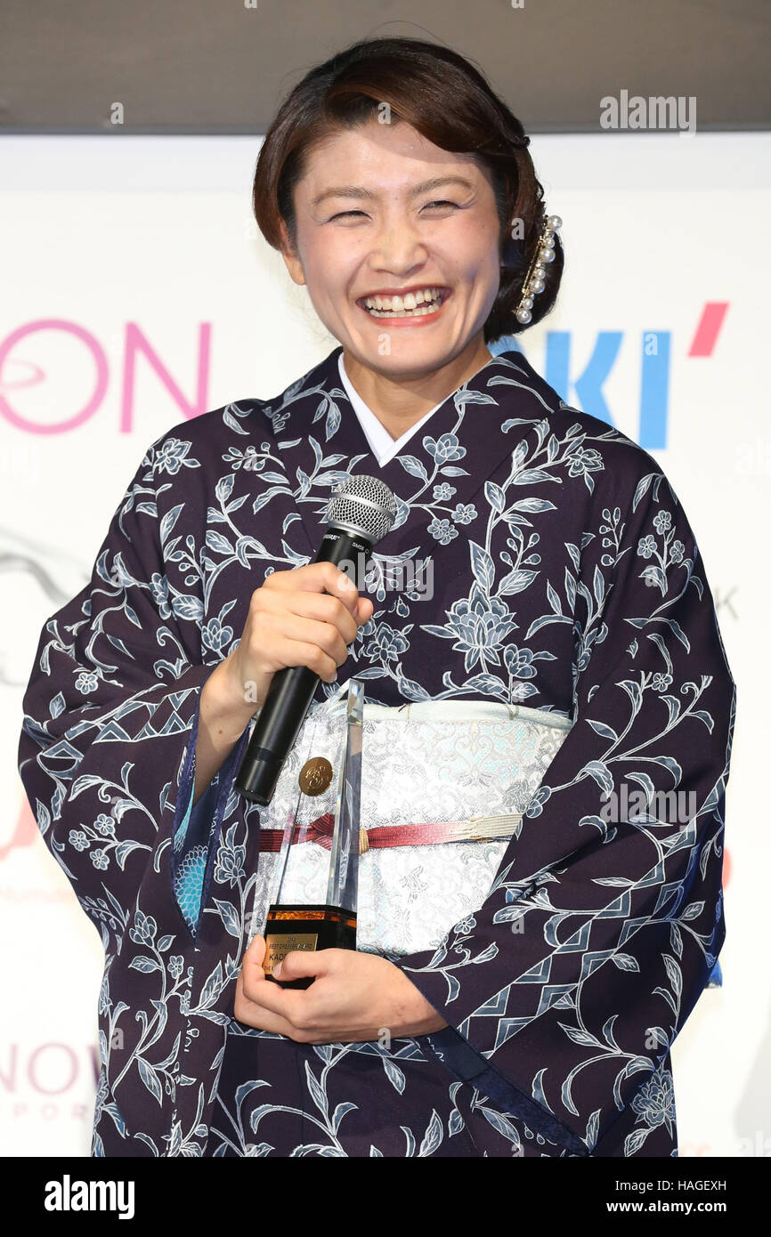 Quatre fois médaillé d'or lutte olympique Kaori Icho assiste à la 45e cérémonie des prix mieux dresser à Tokyo, Japon, le 30 novembre 2016. © Ito Shingo/AFLO/Alamy Live News Banque D'Images