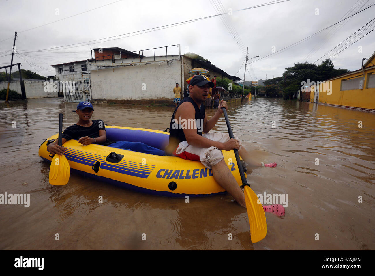 Valencia, Carabobo, Venezuela. 1er décembre 2016. Les fortes pluies ont provoqué des inondations dans cinq municipalités de l'État de Carabobo. © Juan Carlos Hernandez/ZUMA/Alamy Fil Live News Banque D'Images