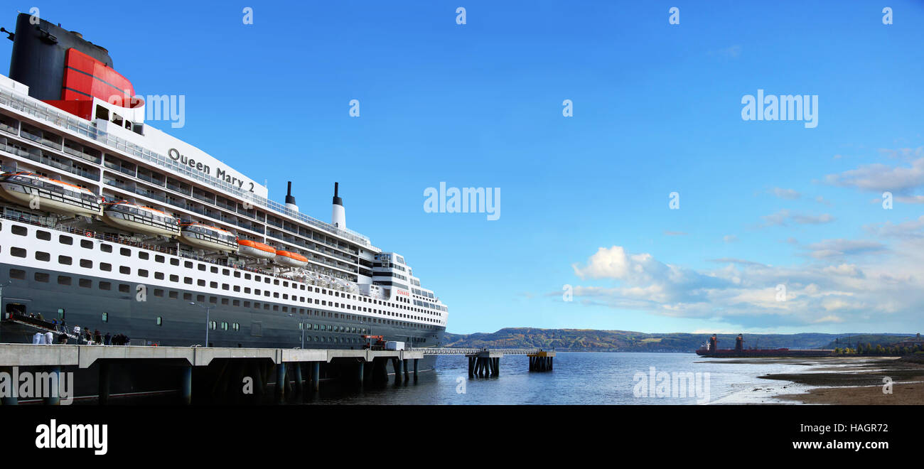 Saguenay, Québec, Canada - 8 octobre 2016 : Première visite du Queen Mary 2 bateau de croisière au quai de Bagotville sur le fjord du Saguenay le 8 octobre 20 Banque D'Images