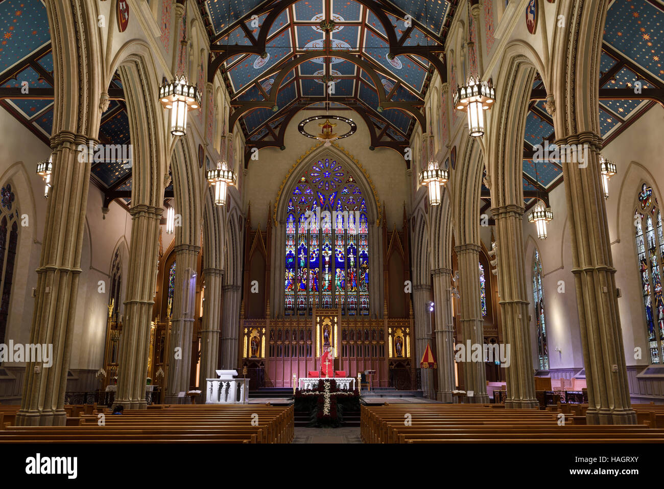 Rénové nef et sanctuaire de St Michael's Cathedral Basilica Toronto Banque D'Images