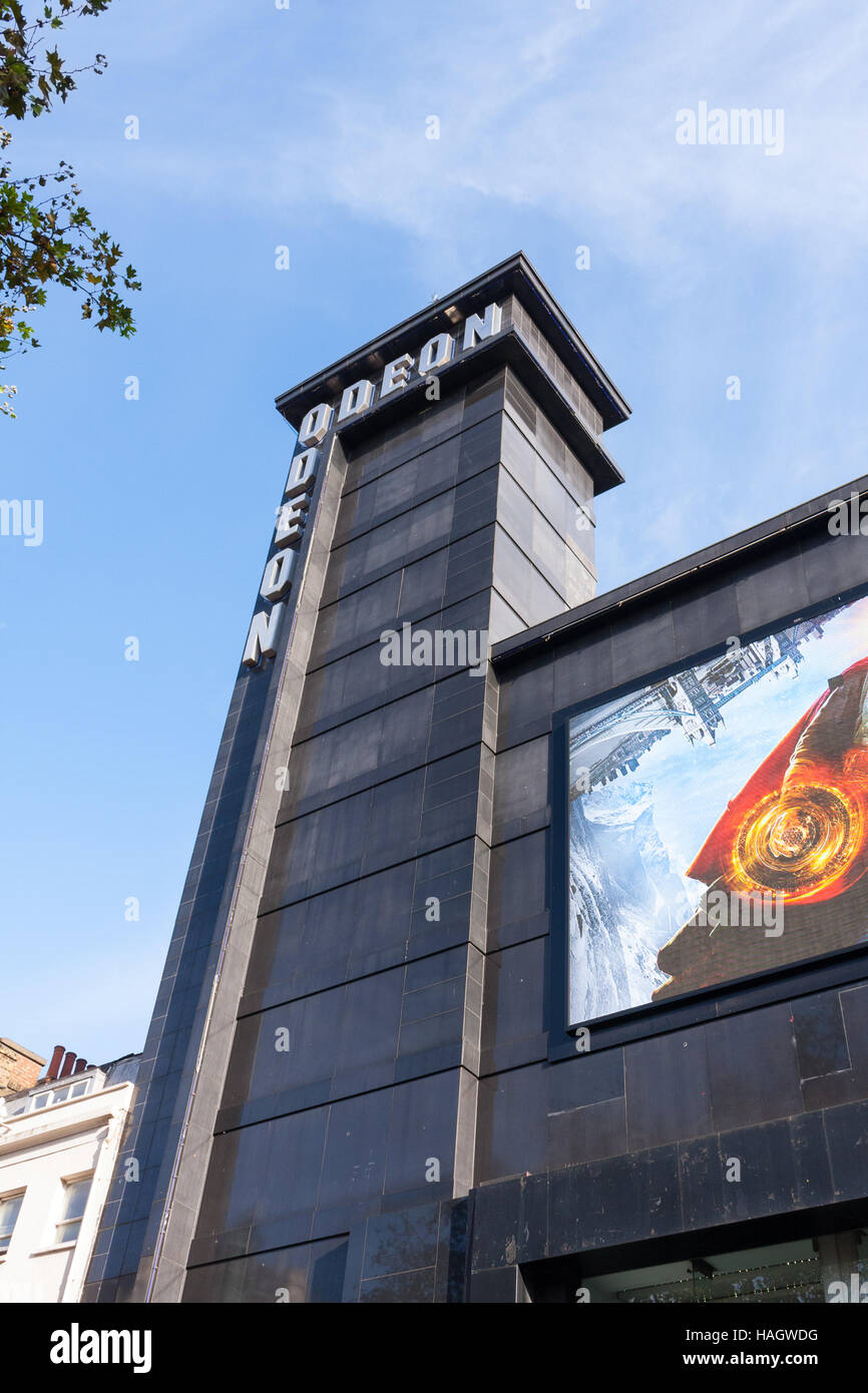 Vue sur le cinéma Odeon à Leicester Square Tower, London, UK Banque D'Images