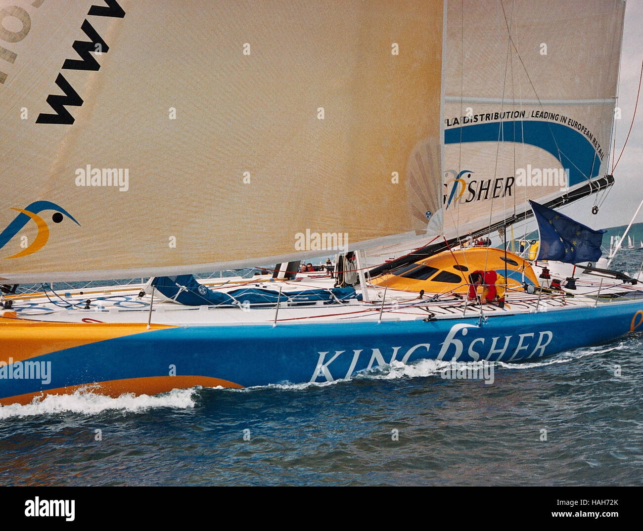 AJAXNETPHOTO. Juin 4th, 2000. PLYMOUTH, en Angleterre. - TRANSAT YACHT RACE - ELLEN MACARTHUR'S YACHT KINGFISHER (GBR) À L'EUROPE 1 NEW MAN STAR DE L'EUROPE 1 NEW MAN STAR course transatlantique en solitaire. MACARTHUR PLACÉ 1ER EN CLASSE. PHOTO:TONY CARNEY/ACME/AJAX REF : CT4924  23 23A Banque D'Images