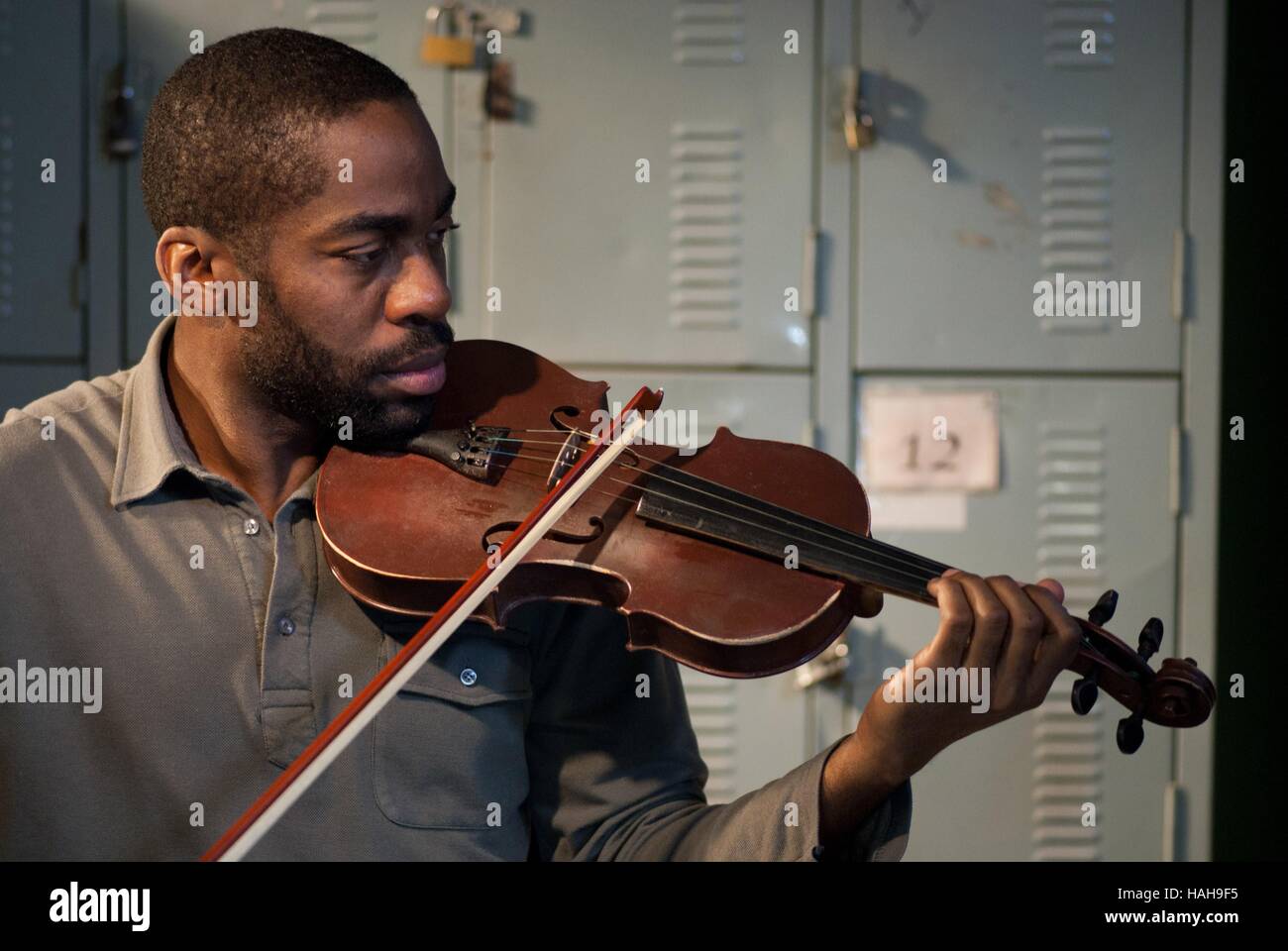 Tudo Que Aprendemos Juntos Le professeur de violon Année : 2015 Réalisateur : Sergio Machado Brésil Lazaro Ramos Banque D'Images