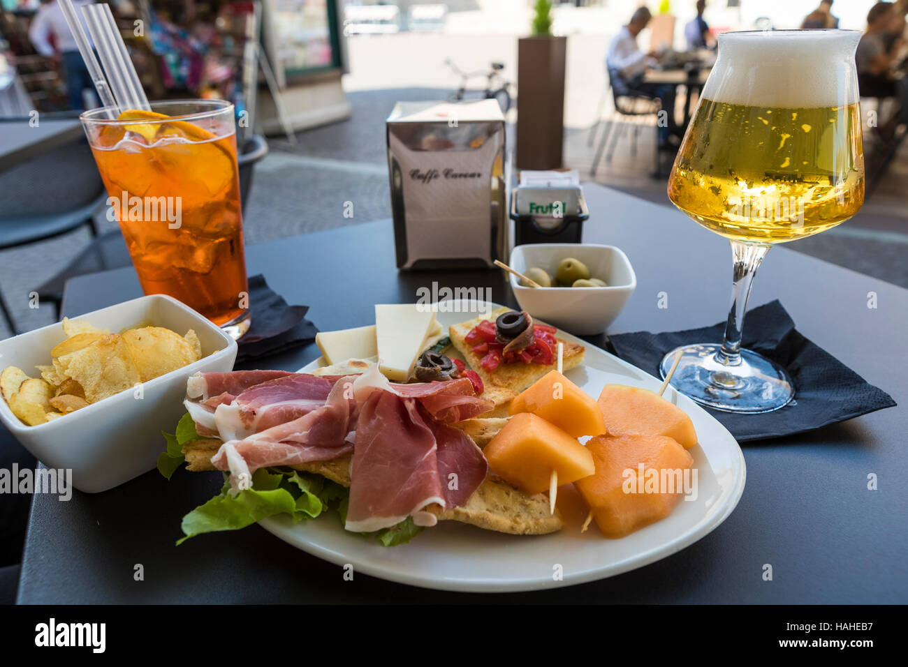 Antipasti au Caffè Cavour, Piazza Cavour, Rimini, style italien Banque D'Images