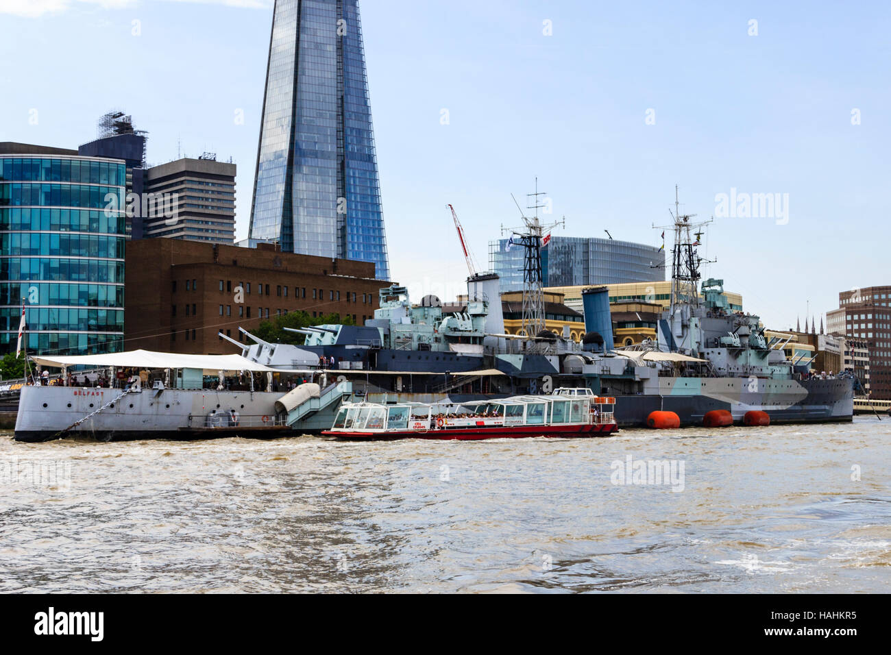 Le HMS Belfast, le Musée impérial de la guerre La Seconde Guerre mondiale en navire de guerre de la Marine royale la Tamise à Southwark, Londres, UK Banque D'Images