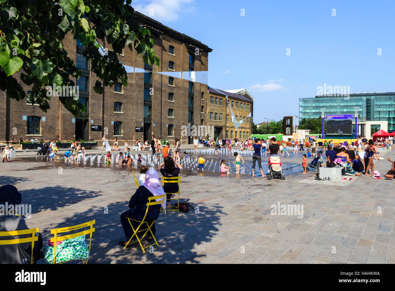 2013 Wimbledon tennis public dépistage dans le grenier Square, King's Cross, Londres, Royaume-Uni, 2013 Banque D'Images