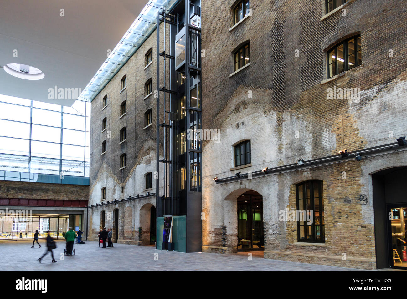 Converti les entrepôts, pour les arts de l'université maintenant, King's Cross, Londres, Royaume-Uni, 2012 Banque D'Images