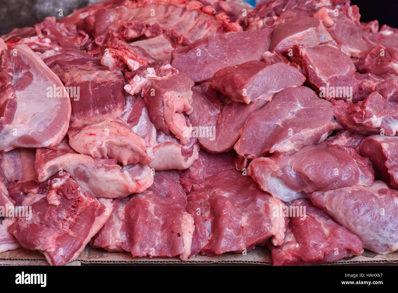 Viande crue marché de Luang Prabang, Laos, Asie Banque D'Images