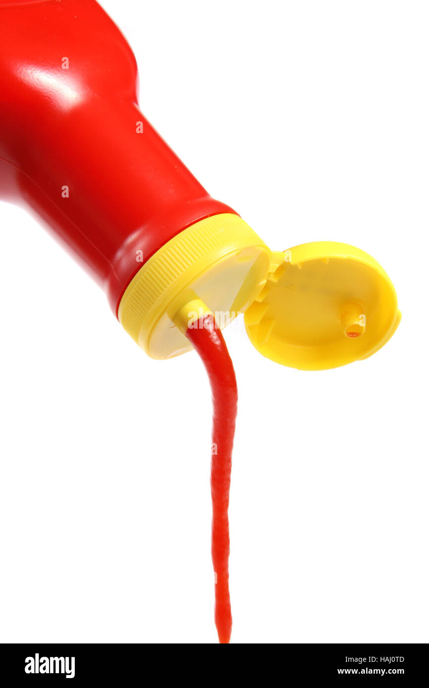 Verser le ketchup en bouteille Banque D'Images