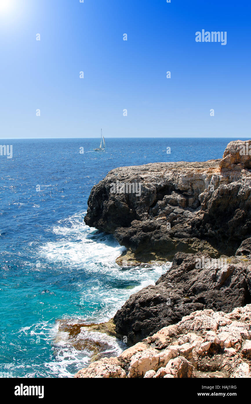 Côte Rocheuse turquoise à Majorque Îles Baléares Banque D'Images