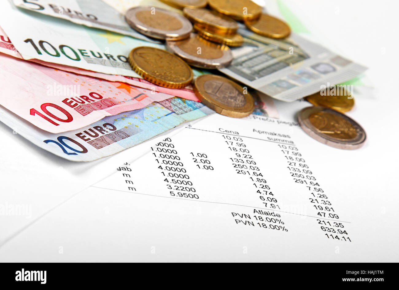 Pièces et billets en euro de l'argent avec le projet de loi de paiement Banque D'Images