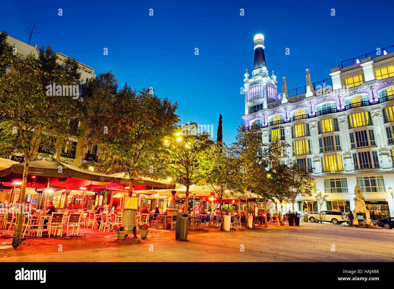 Nghtlife à Santa Ana, bars à tapas et des terrasses de restaurants. Madrid. L'Espagne. Banque D'Images