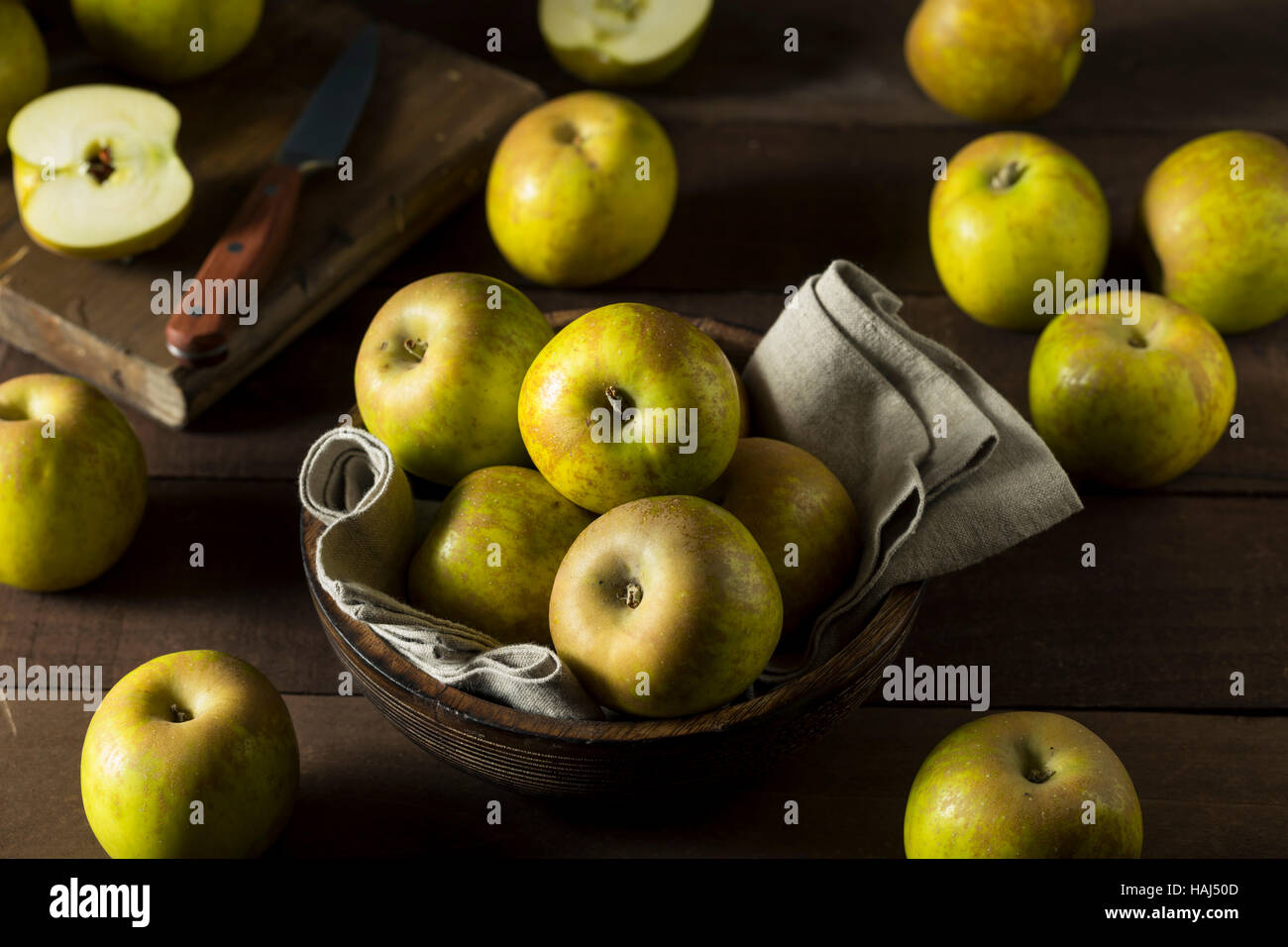 Matières Organic Heirloom pommes Golden Russet prêt à manger Banque D'Images