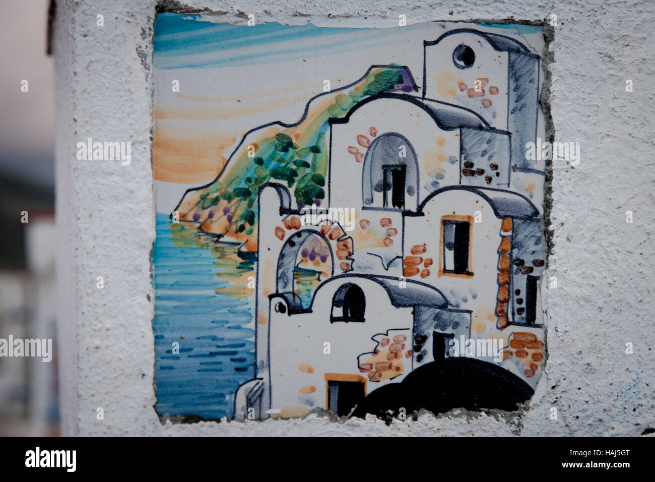 Les carreaux de céramique peints à la main de décoration sur la côte d'Amalfi, avec panorama et maisons traditionnelles Banque D'Images