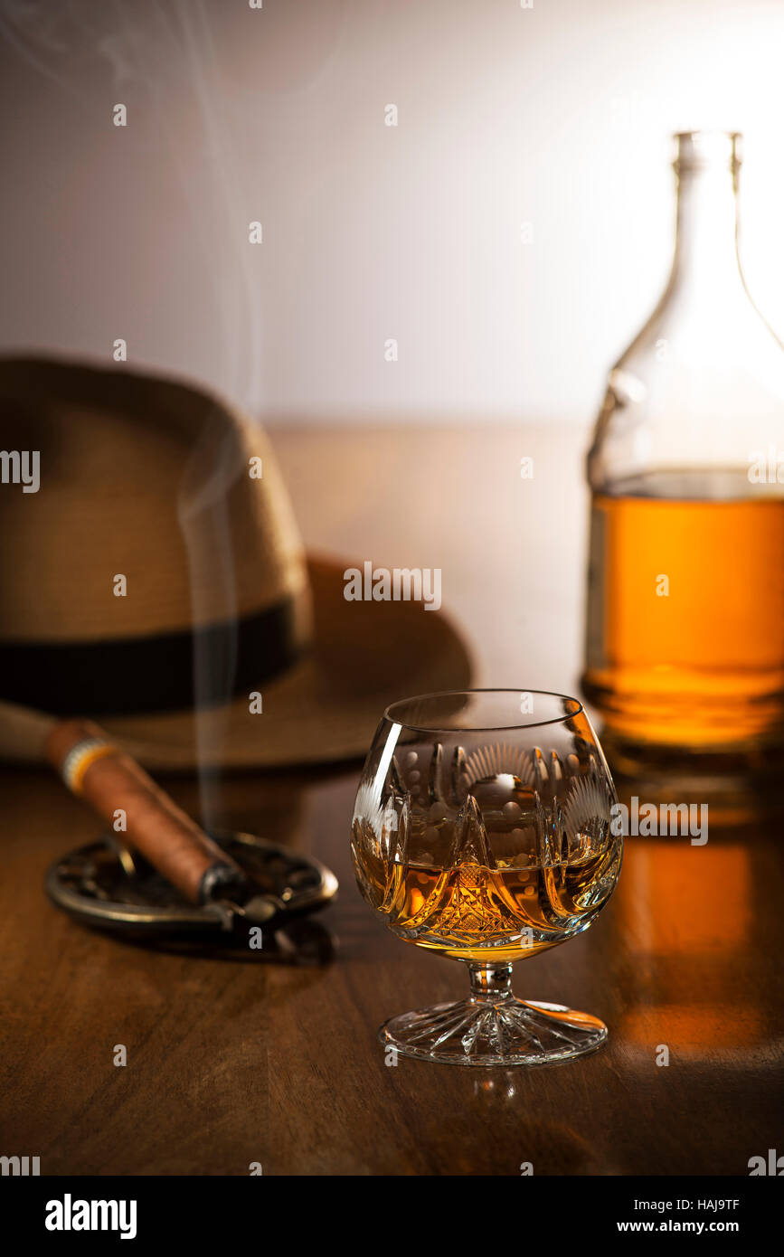 Cigar Smoke Banque D'image Et Photos - Alamy