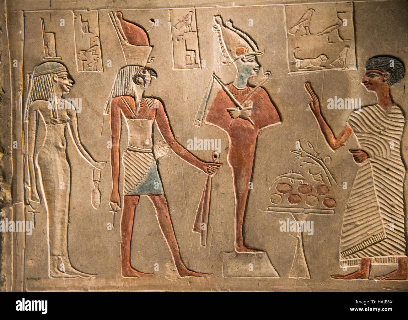 Isis avec des reliefs de l'Egypte à Leyde museum Banque D'Images