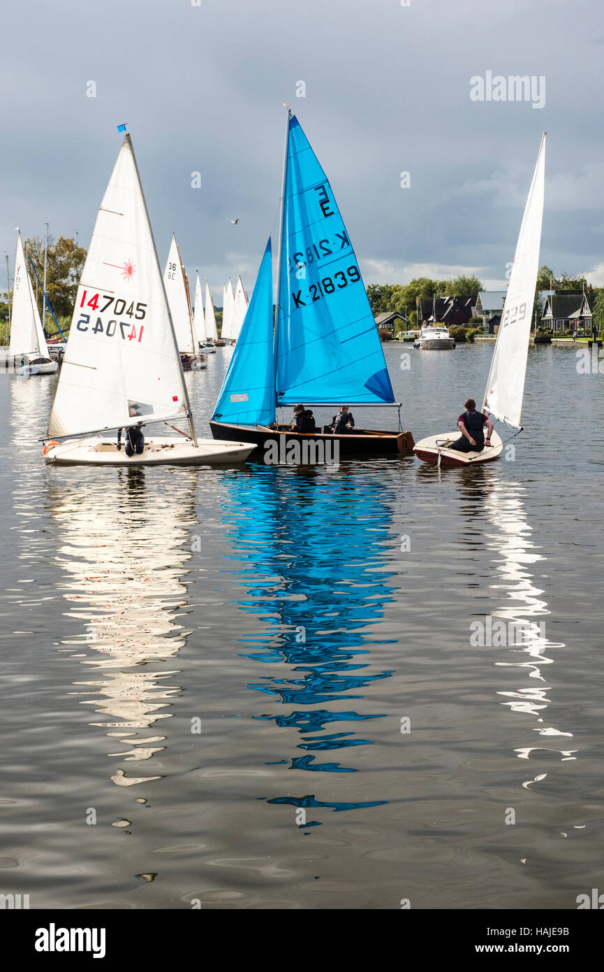 Voiliers dans Horning, Norfolk, UK Banque D'Images