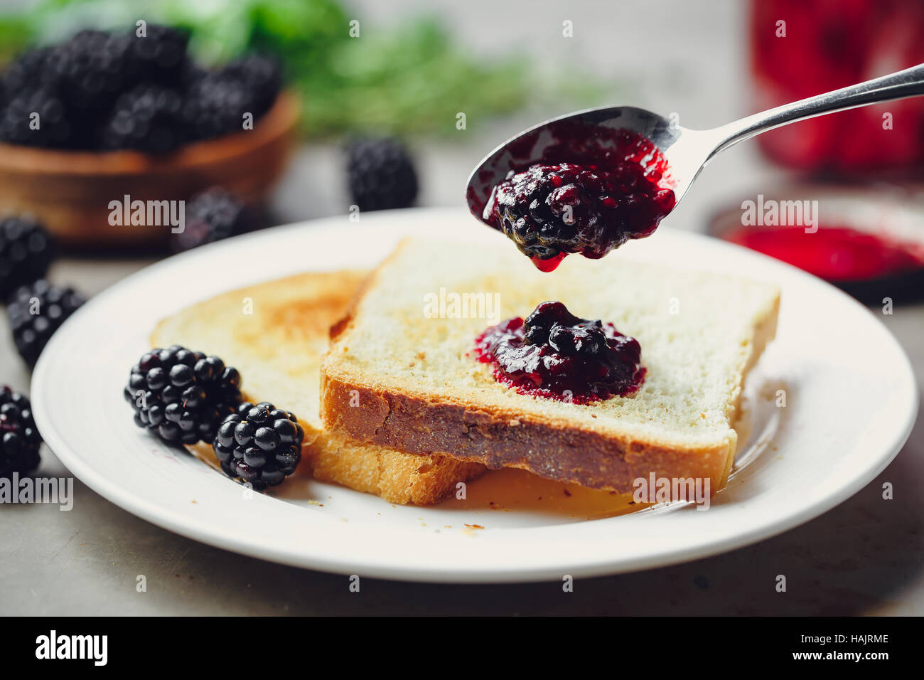 Toast avec confiture maison Banque D'Images