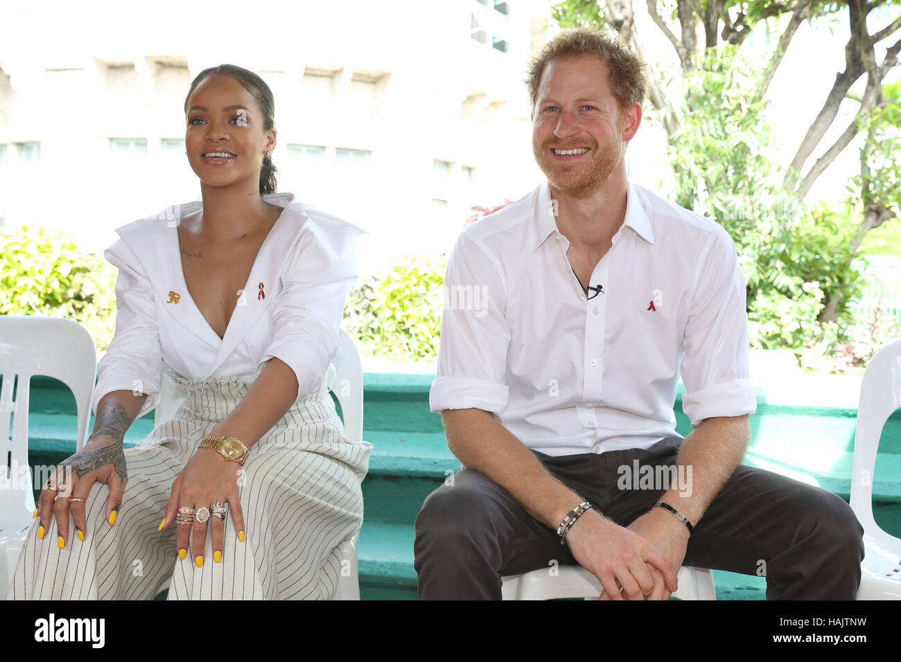 Snger, Rihanna et le prince Harry sur scène, à l'un au courant' événement organisé par la Commission nationale de lutte contre le VIH/SIDA dans la région de Bridgetown, Barbade, au cours de sa tournée de la région des Caraïbes. Banque D'Images