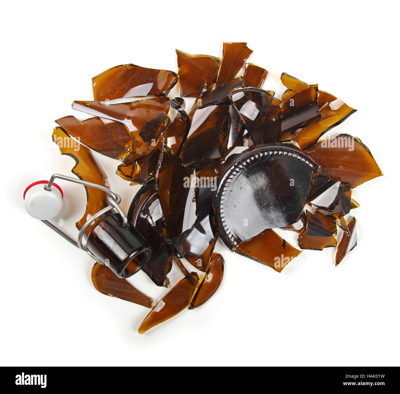 Broken Glass bottle isolated on white Banque D'Images