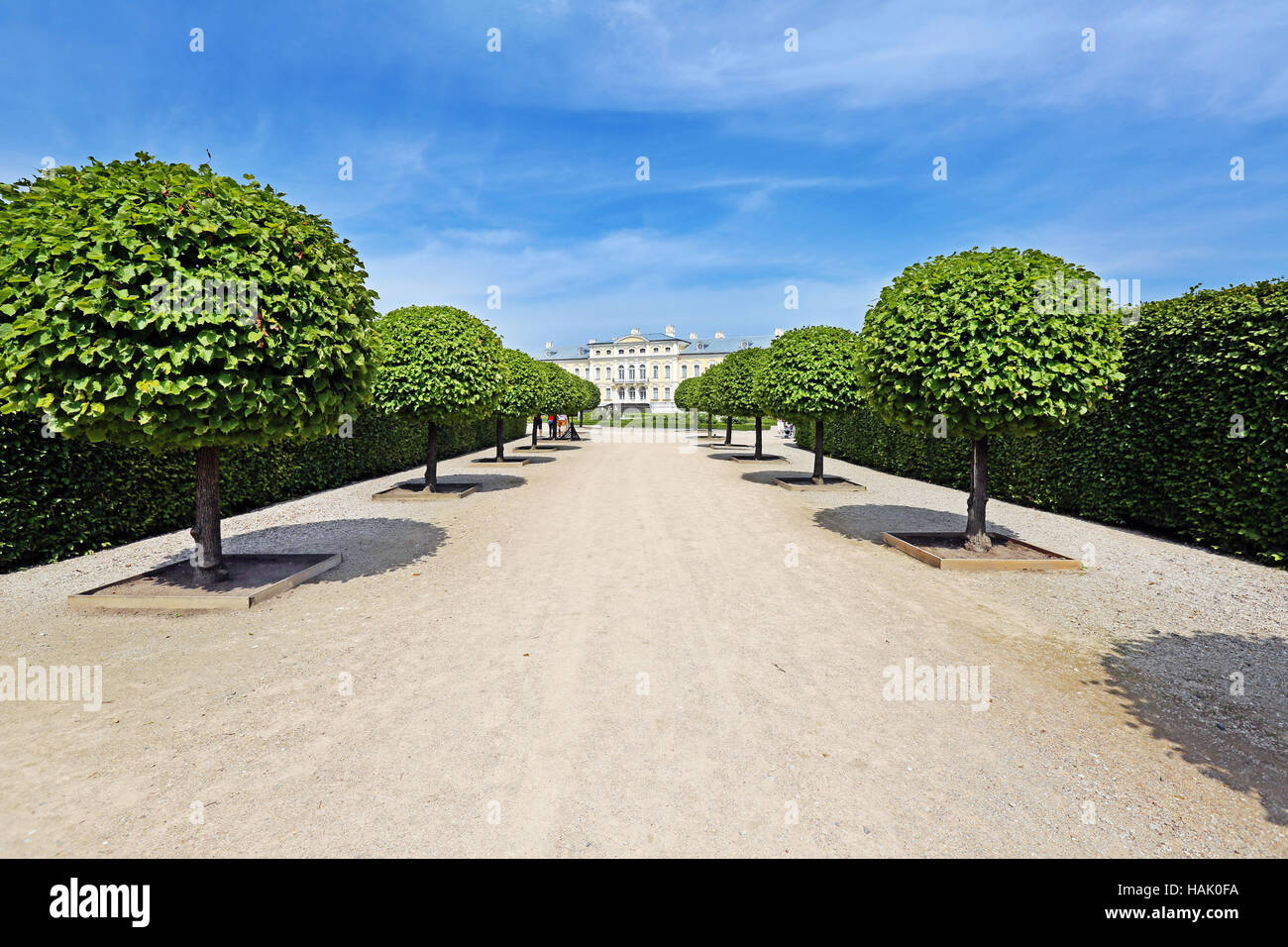 Vue du parc à l'Rundale palace Banque D'Images