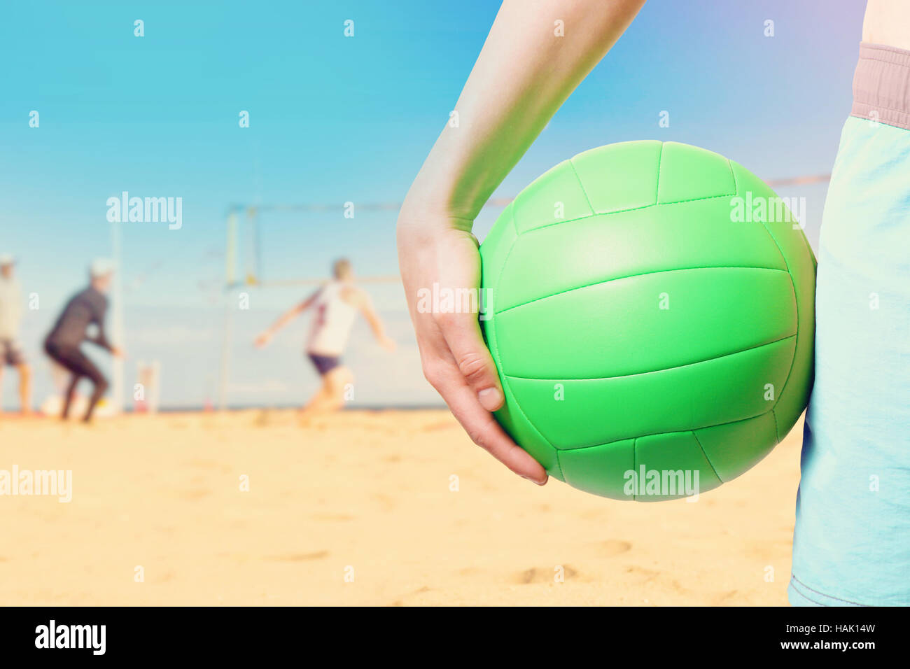 À jouer au volleyball de plage Banque D'Images