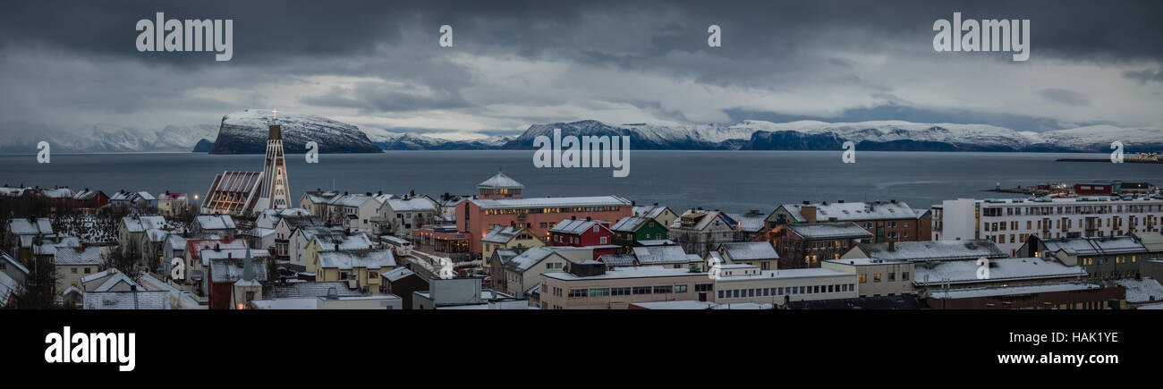 Vue panoramique de Hammerfest par une froide journée de l'hiver, le nord de la Norvège. Banque D'Images