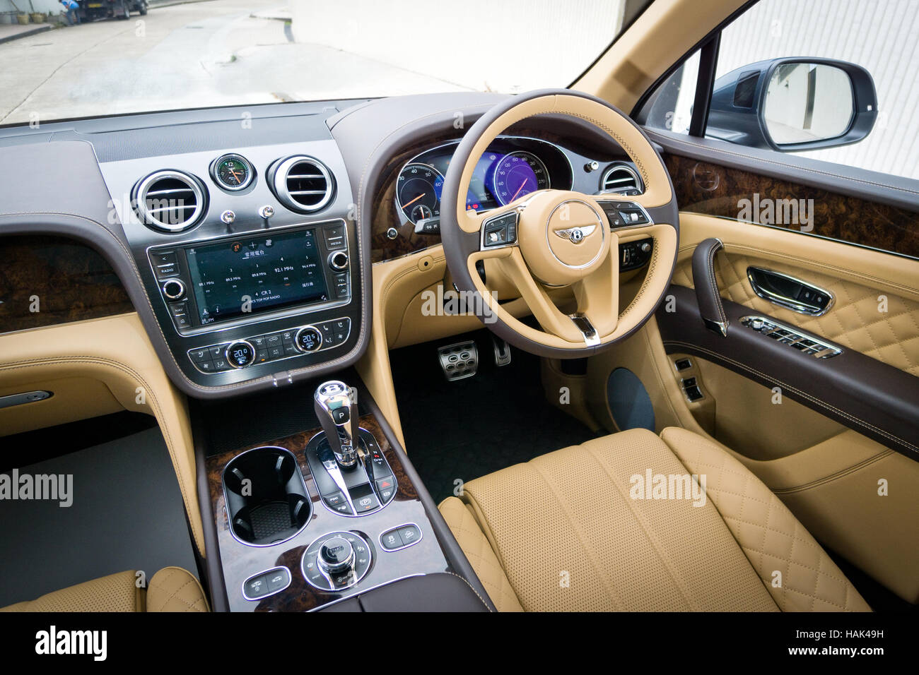 Hong Kong, Chine Oct 12, 2016 : Bentley Bentayga W12 le 12 octobre 2016 de l'Intérieur à Hong Kong. Banque D'Images