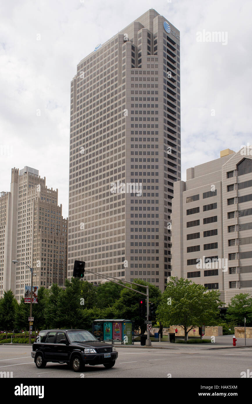 L'un AT&T Center (anciennement SBC Un centre et un centre Bell) est un 44-étages en centre ville de St Louis, Missouri. Banque D'Images