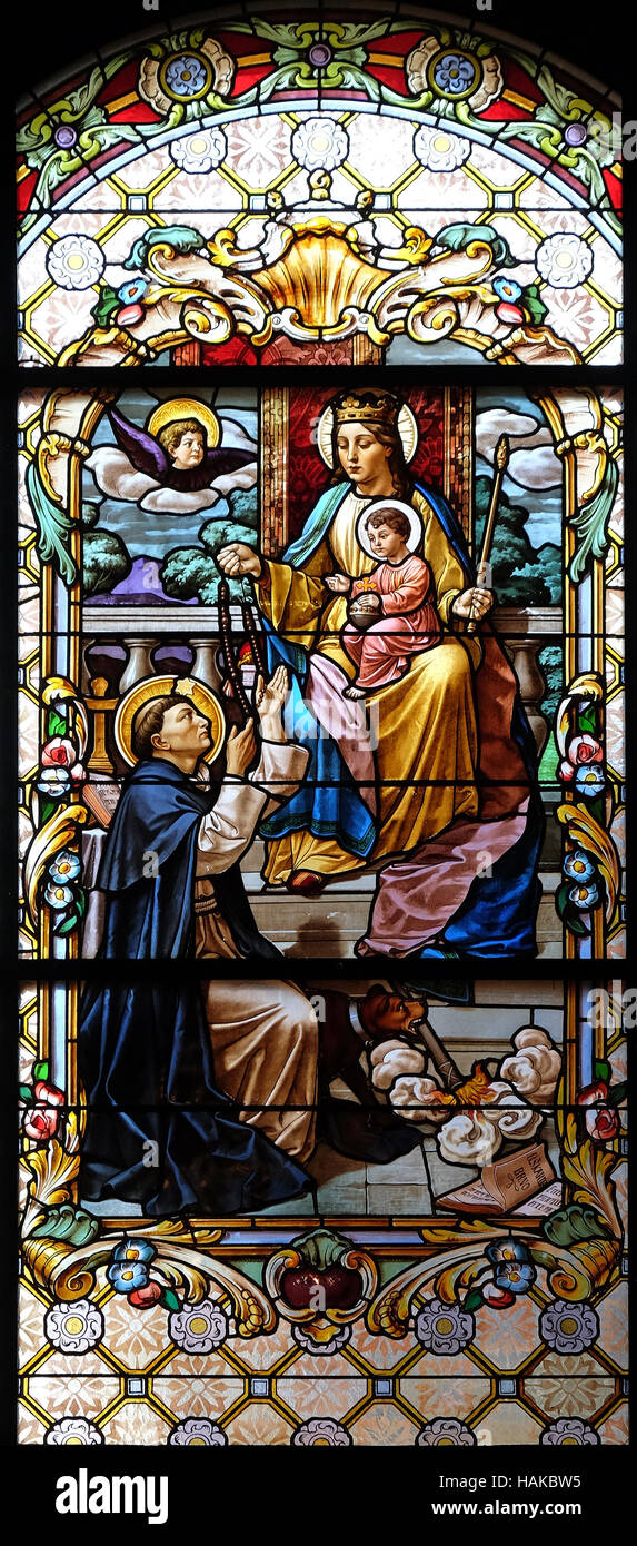 Vierge Marie avec l'enfant Jésus et de Saint Dominique, vitrail Banque D'Images
