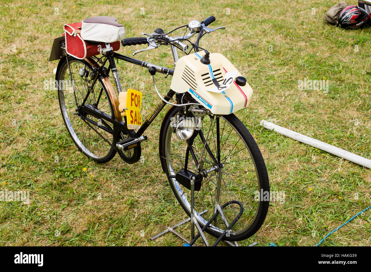 Ped motorisé vélo au cours des années 1970 à un spectacle en anglais Banque D'Images