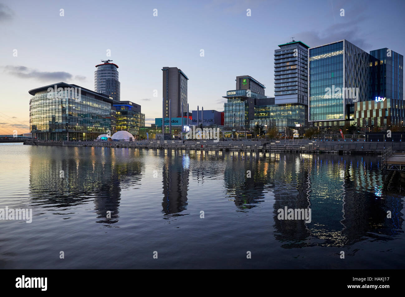 MediaCity Salford Quays Manchester au bord de l'immeuble de bureau de développement urbain de l'espace développé laissez à Petit Moyen Grand espace entreprises entreprise wo Banque D'Images