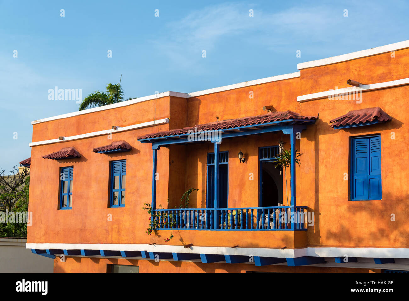 L'orange et le bleu dans le bâtiment colonial ville coloniale historique de Carthagène, Colombie Banque D'Images